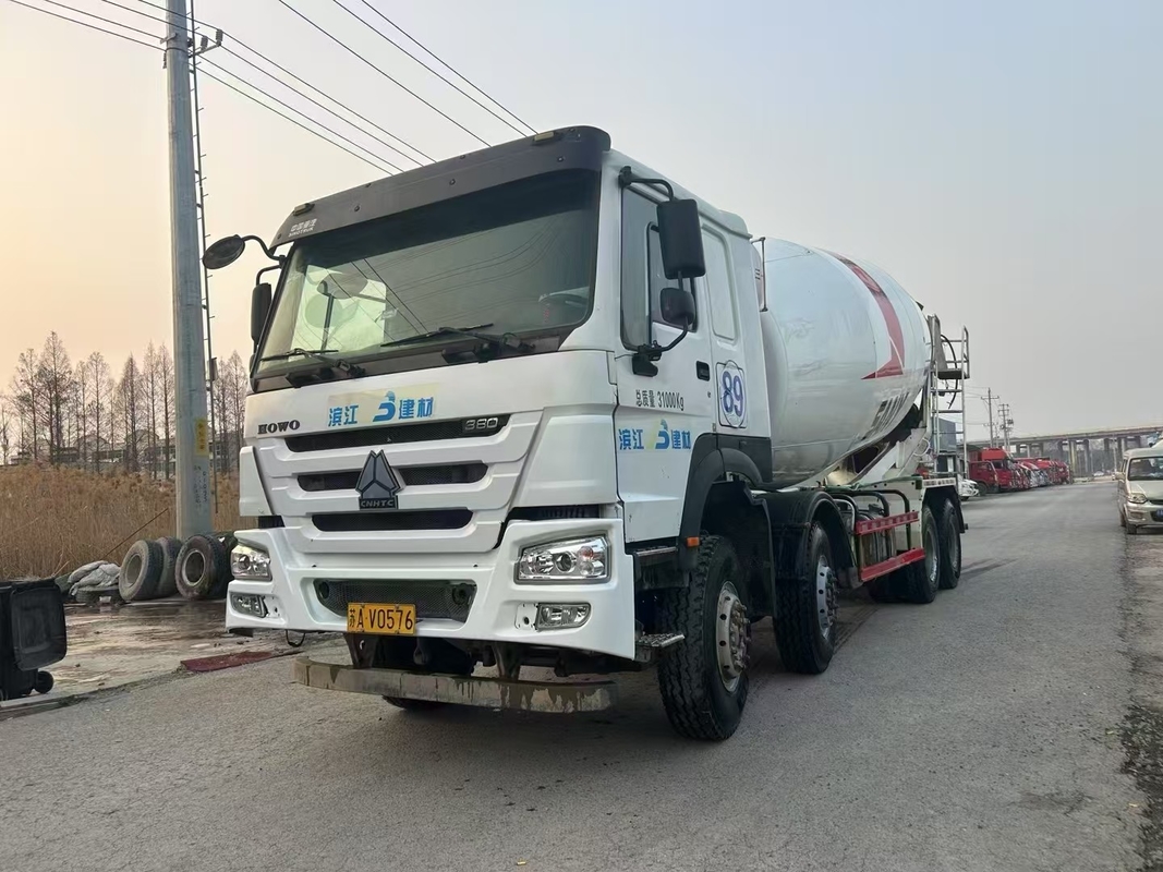 WD615.47 شاحنة مزيج الاسمنت مستعملة Howo 8x4 380HP شاحنات مزيج الاسمنت المستعملة للبيع