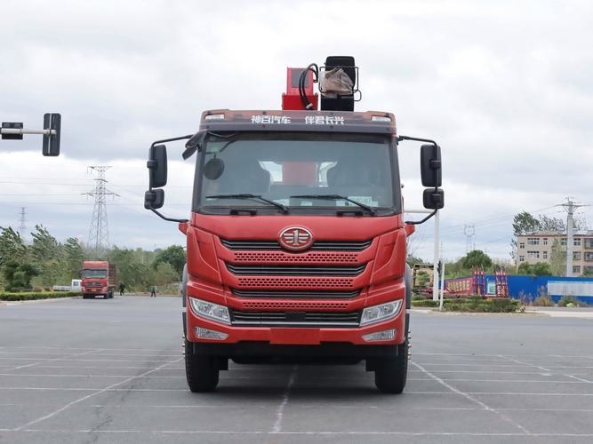 Used Crane Trucks FAW GL3004 6x4 12-Ton Crane Truck with Maximum Lifting Capacity of 12 Tons and 16m Working Radius