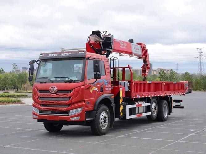 Used Crane Trucks FAW GL3004 6x4 12-Ton Crane Truck with Maximum Lifting Capacity of 12 Tons and 16m Working Radius