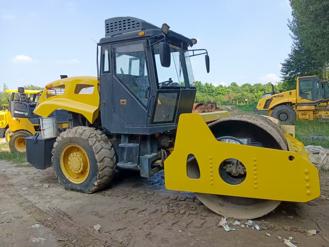 High-Density Surfaces Made Easy with the Lujie Roller Compactor XMR403VT IV A Must-Have for Roadwork and Infrastructure Projects