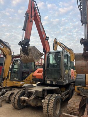 Used Mini Excavator Suitable for Excavation Landscaping and Utility Installation Tasks in Demanding Urban Environments